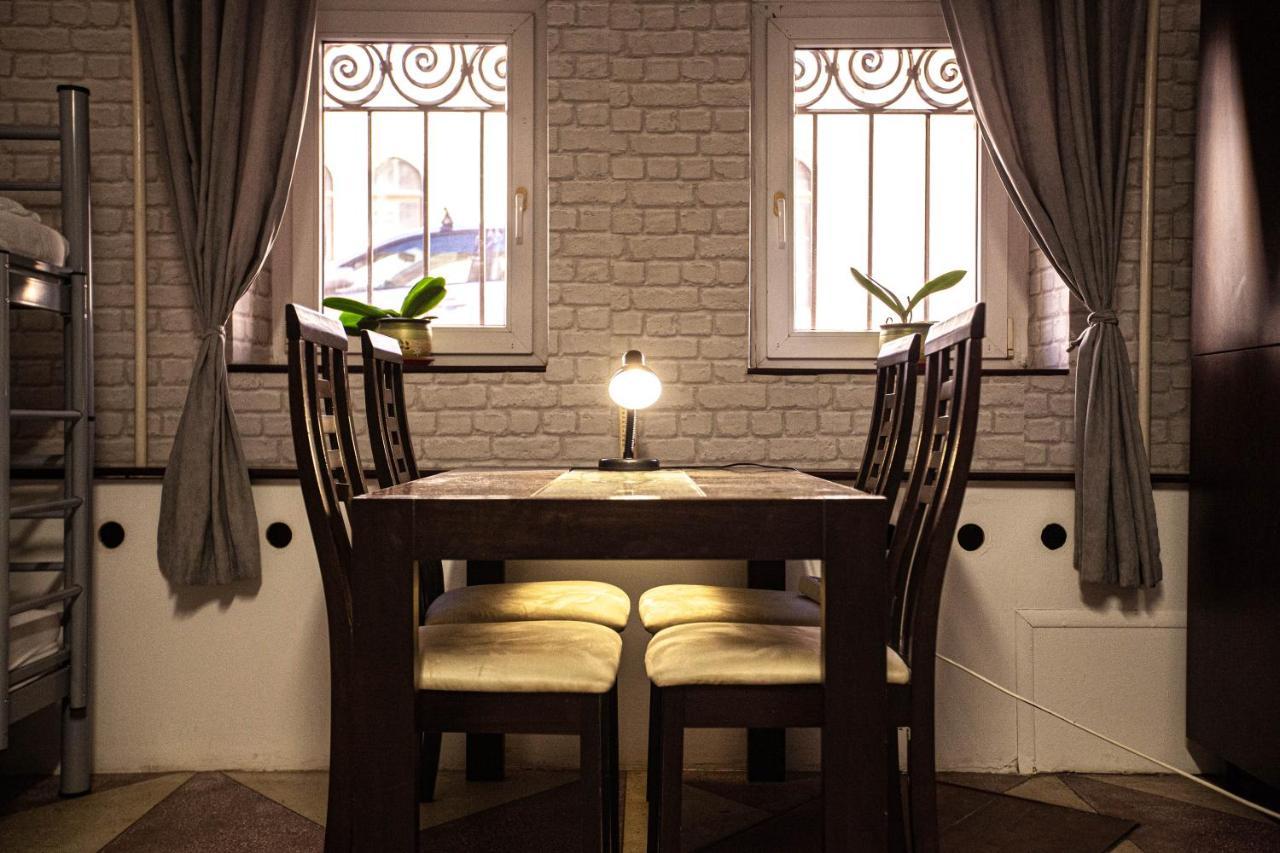 Oradea Central Hostel Экстерьер фото