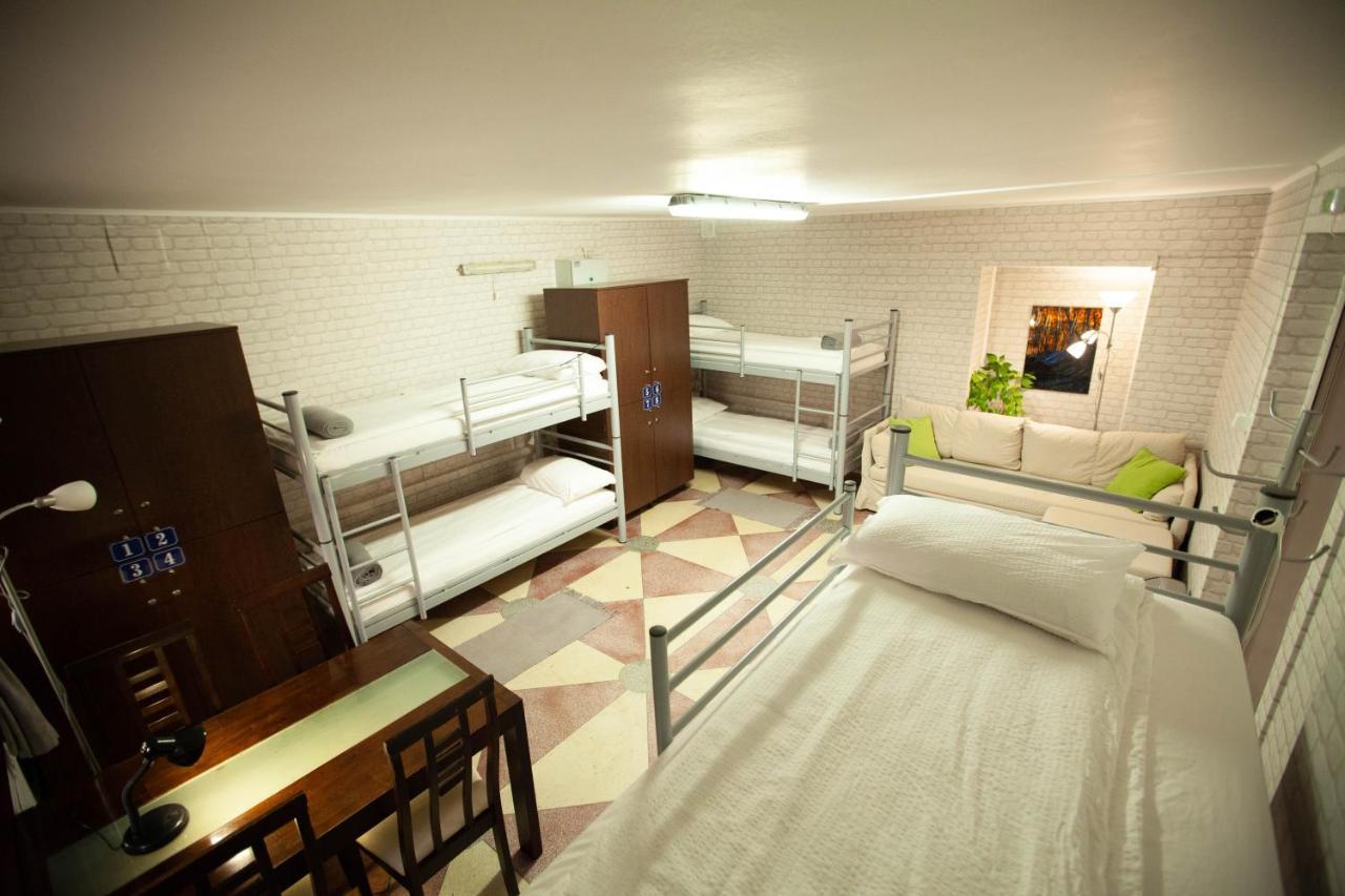 Oradea Central Hostel Экстерьер фото