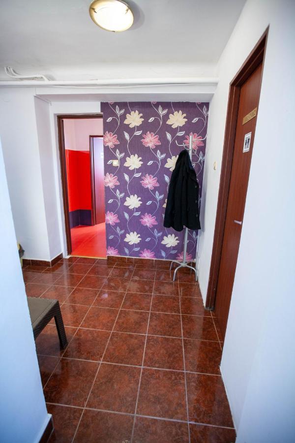 Oradea Central Hostel Экстерьер фото