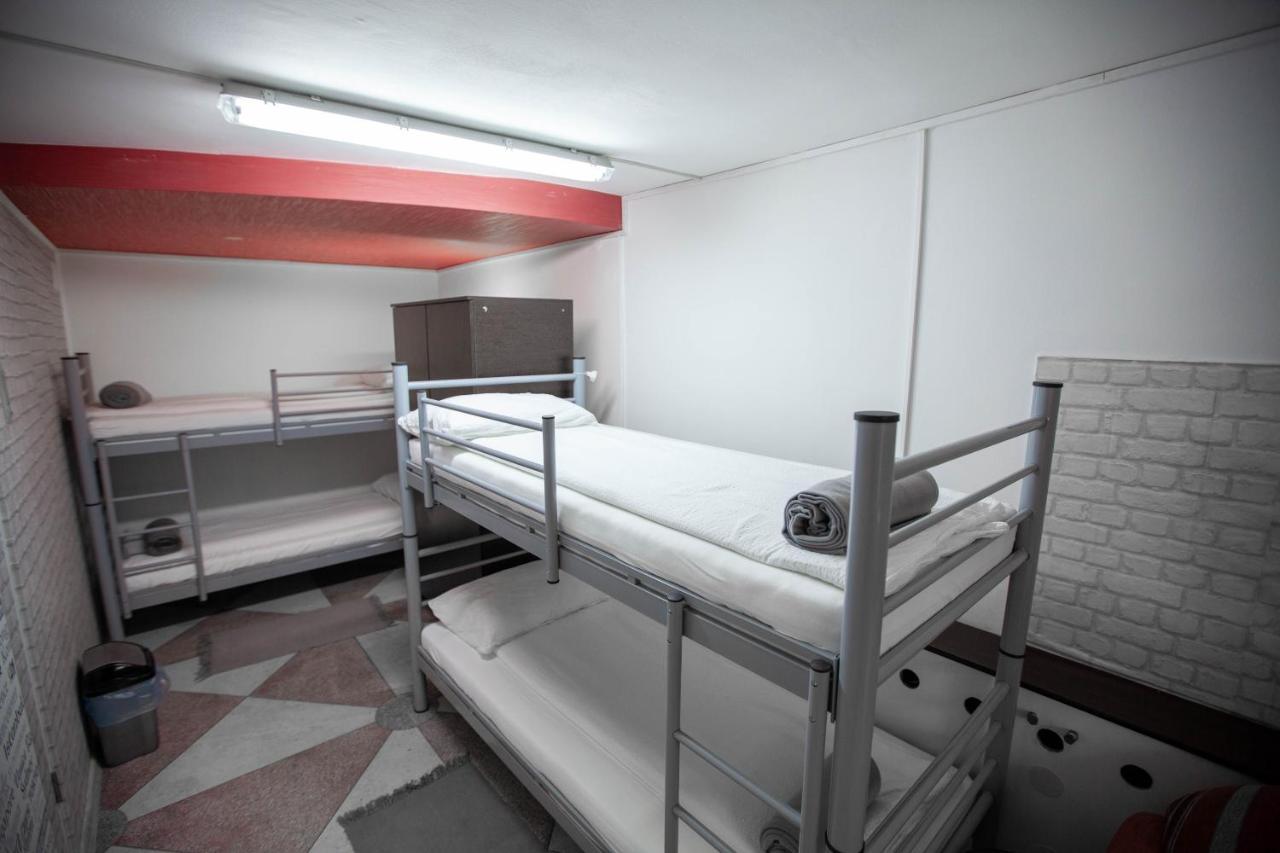 Oradea Central Hostel Экстерьер фото