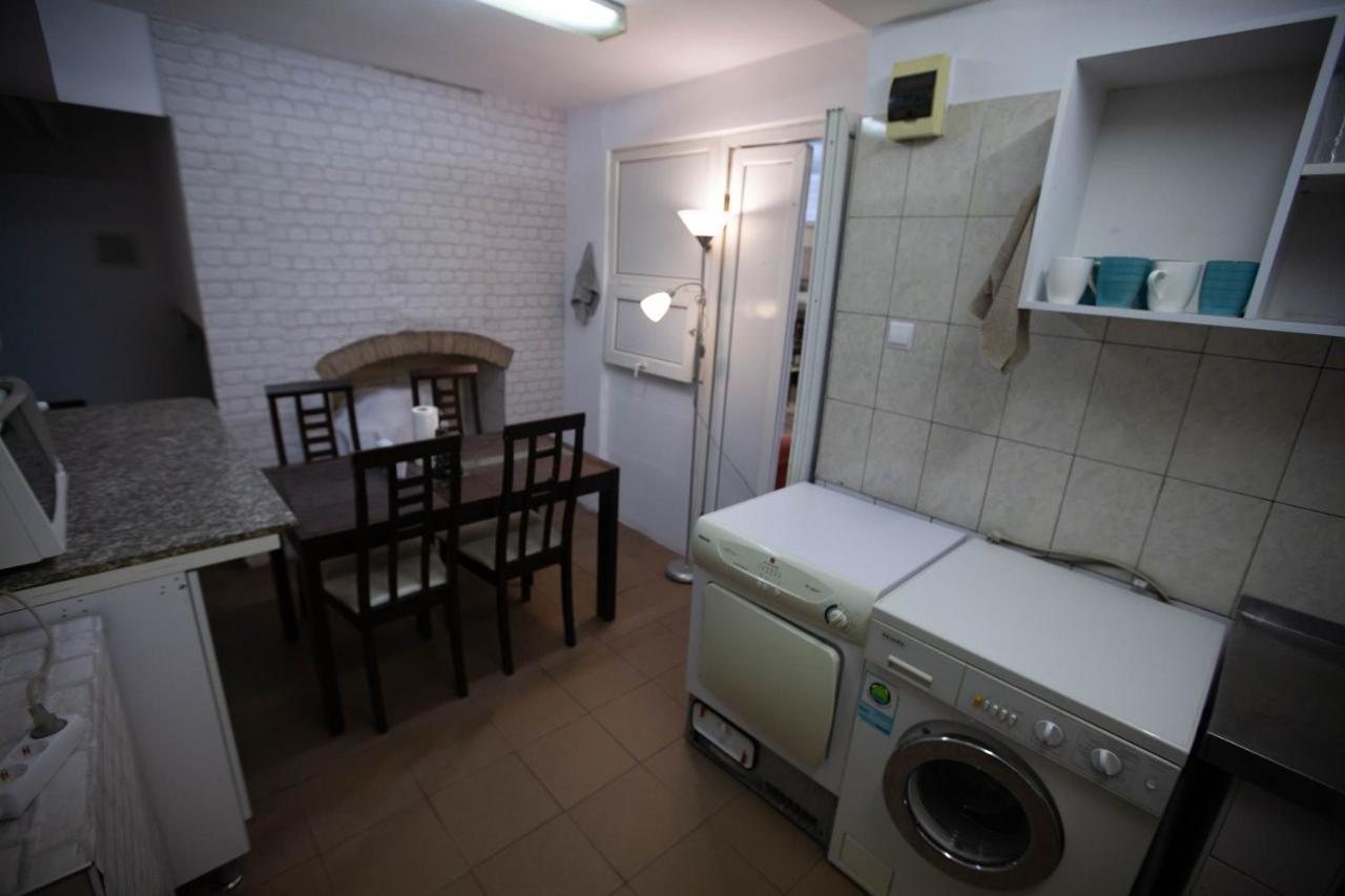 Oradea Central Hostel Экстерьер фото