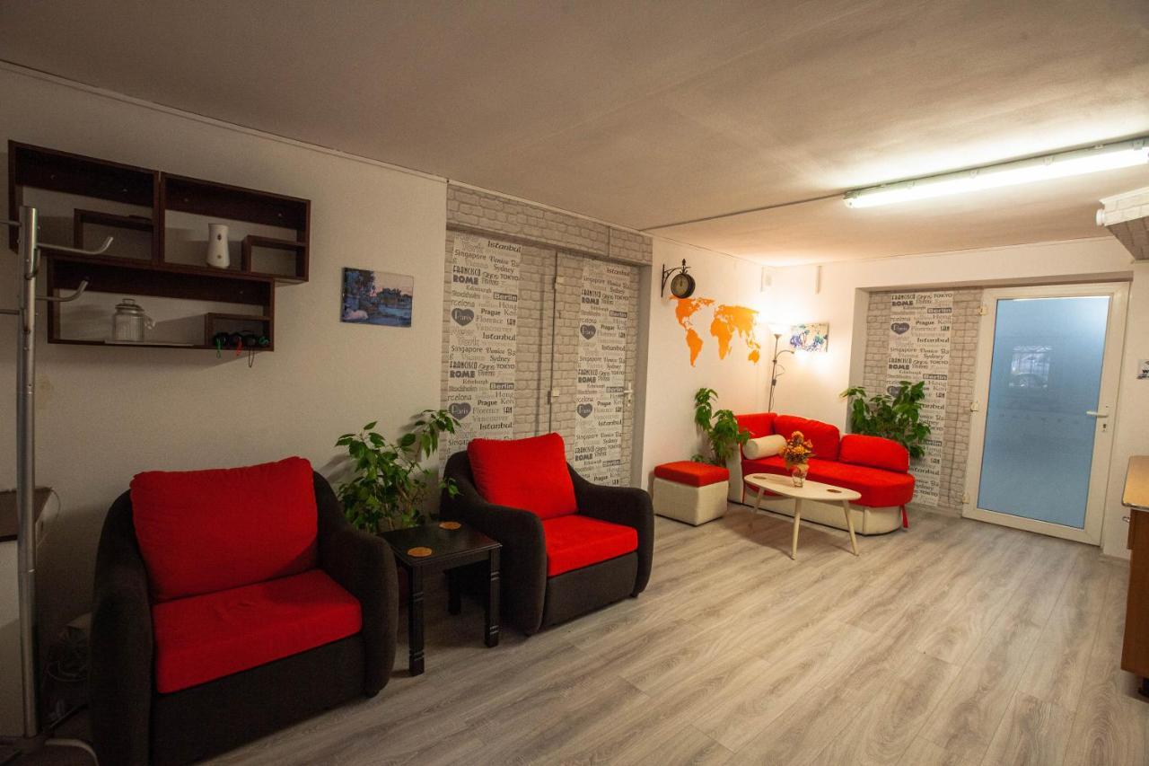 Oradea Central Hostel Экстерьер фото