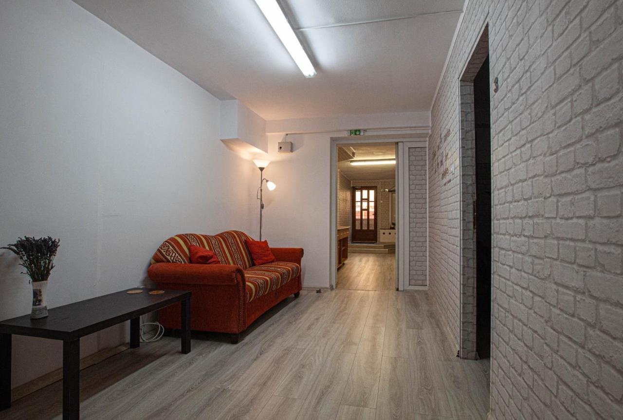 Oradea Central Hostel Экстерьер фото