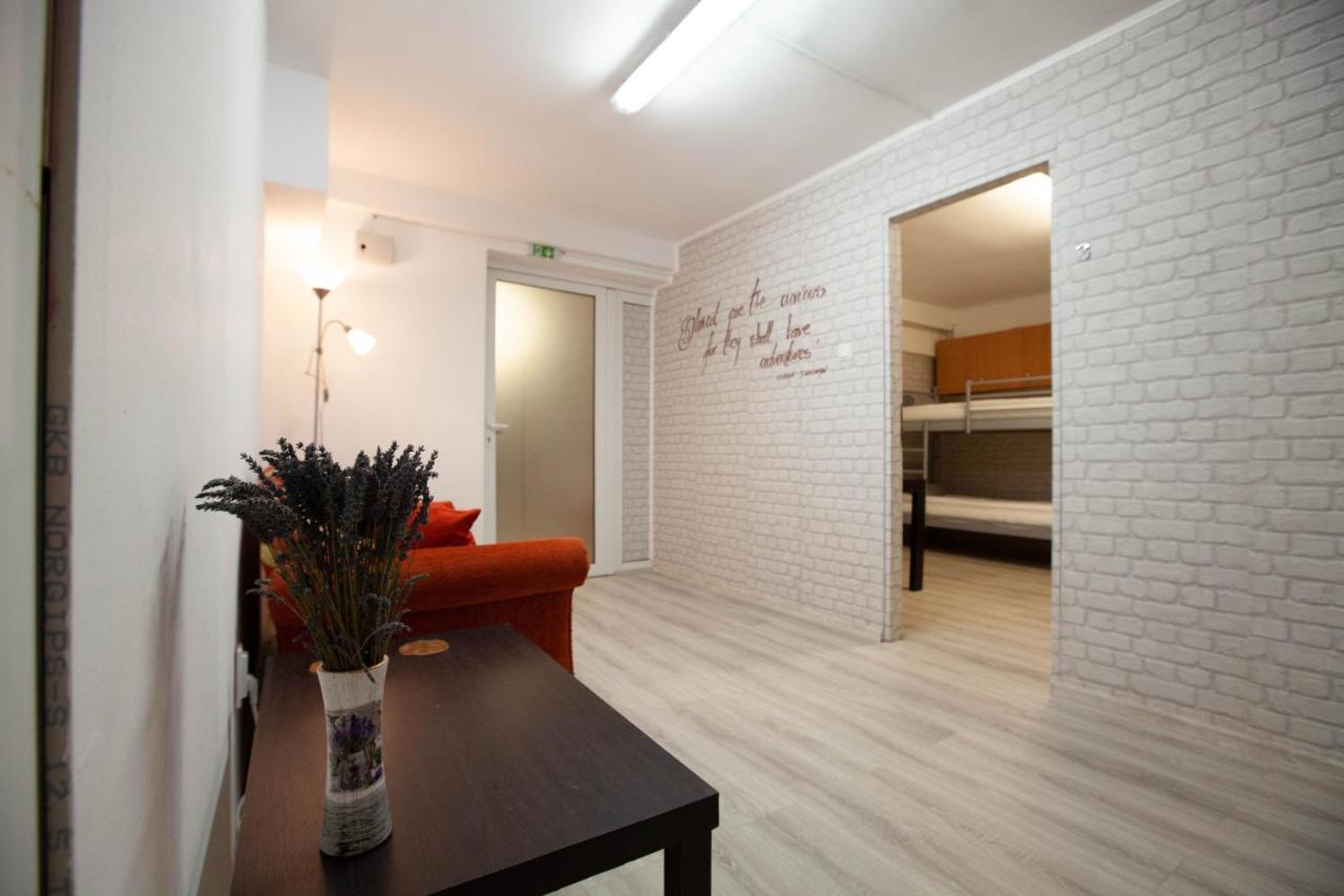 Oradea Central Hostel Экстерьер фото