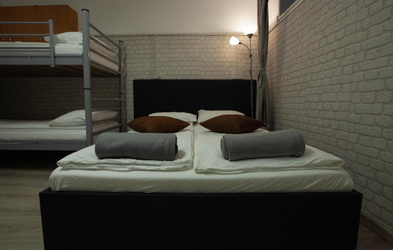 Oradea Central Hostel Экстерьер фото