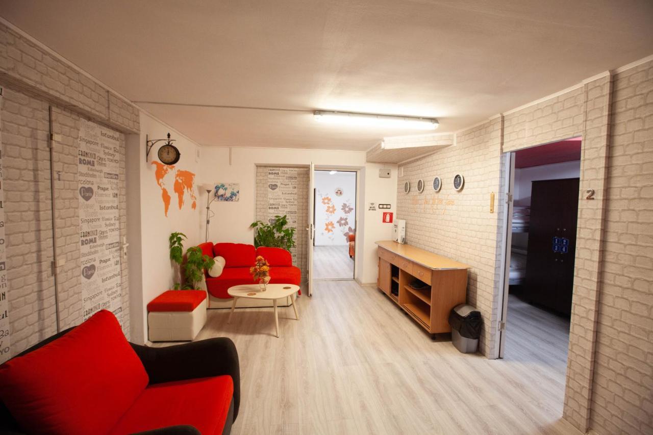 Oradea Central Hostel Экстерьер фото