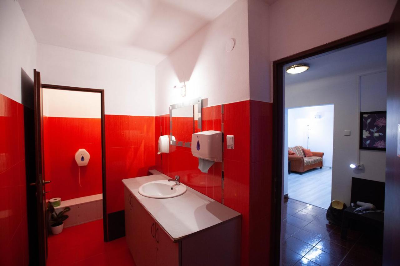 Oradea Central Hostel Экстерьер фото