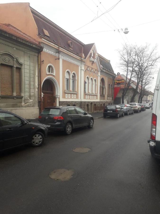 Oradea Central Hostel Экстерьер фото